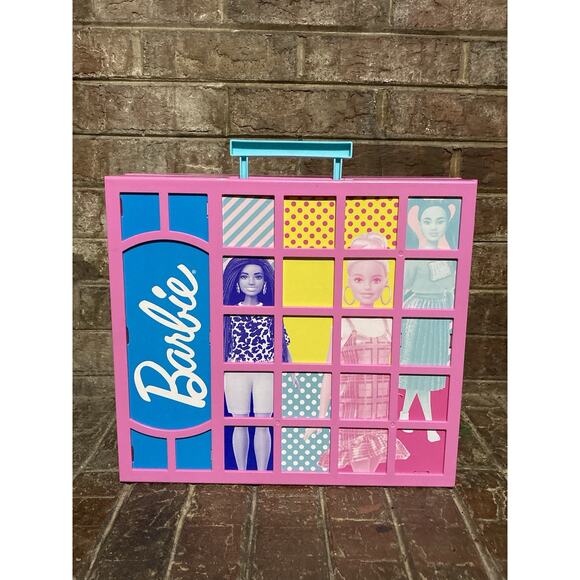 Mattel Barbie Dream Closet Playset With Clothes and Hangers - Picture 2 of 16